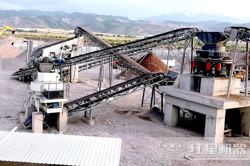 圓錐破破碎鵝卵石現(xiàn)場，搭配制砂機(jī)使用