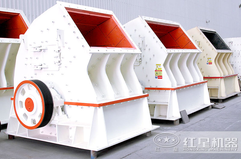 1615重錘式破碎機(jī)車(chē)間實(shí)拍圖