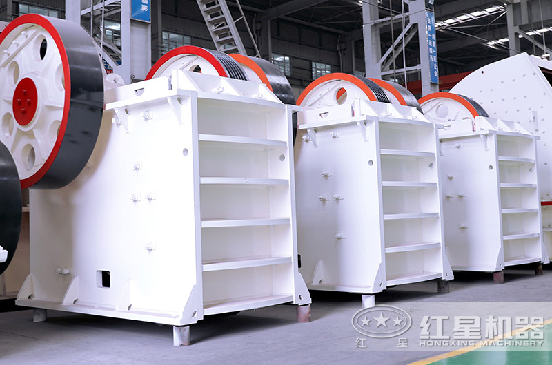 顎式破碎機(jī)車(chē)間實(shí)拍圖