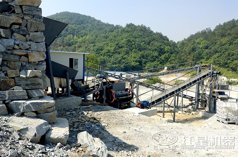 湖北廣水機(jī)制砂生產(chǎn)線一角，近距離觀看細(xì)鄂破機(jī)