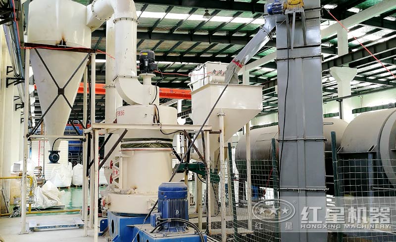 脫硫用石灰粉加工現(xiàn)場 脫硫用石灰粉加工現(xiàn)場